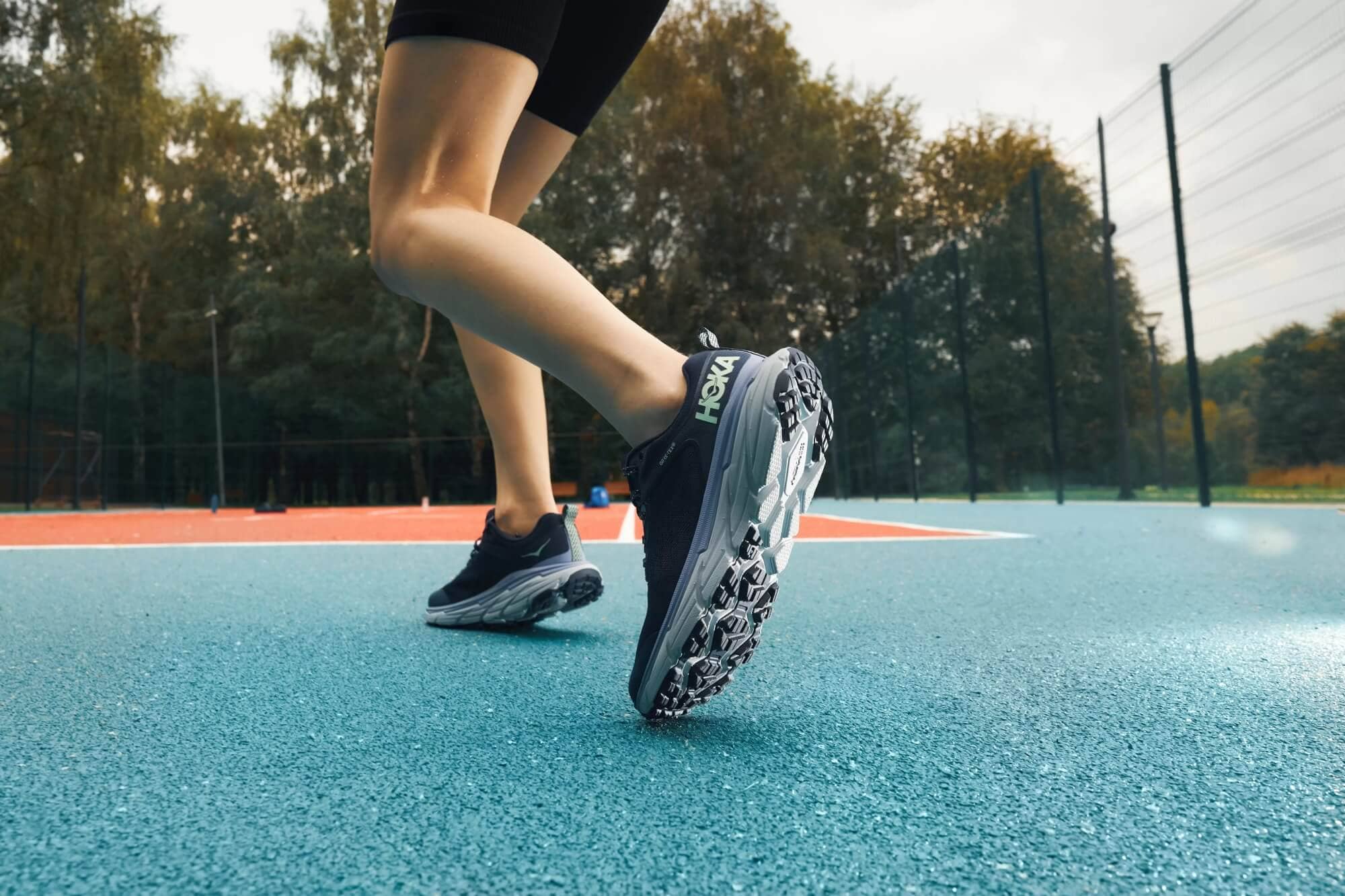 Почему Hoka стали хитом у любителей фитнеса? Почему Hoka стали хитом у любителей фитнеса?